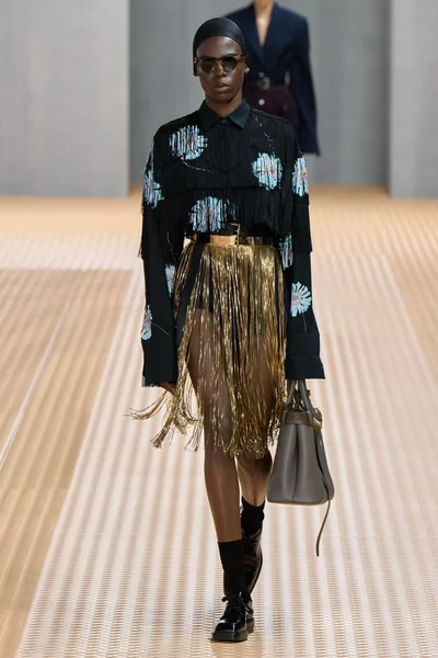 Look 18